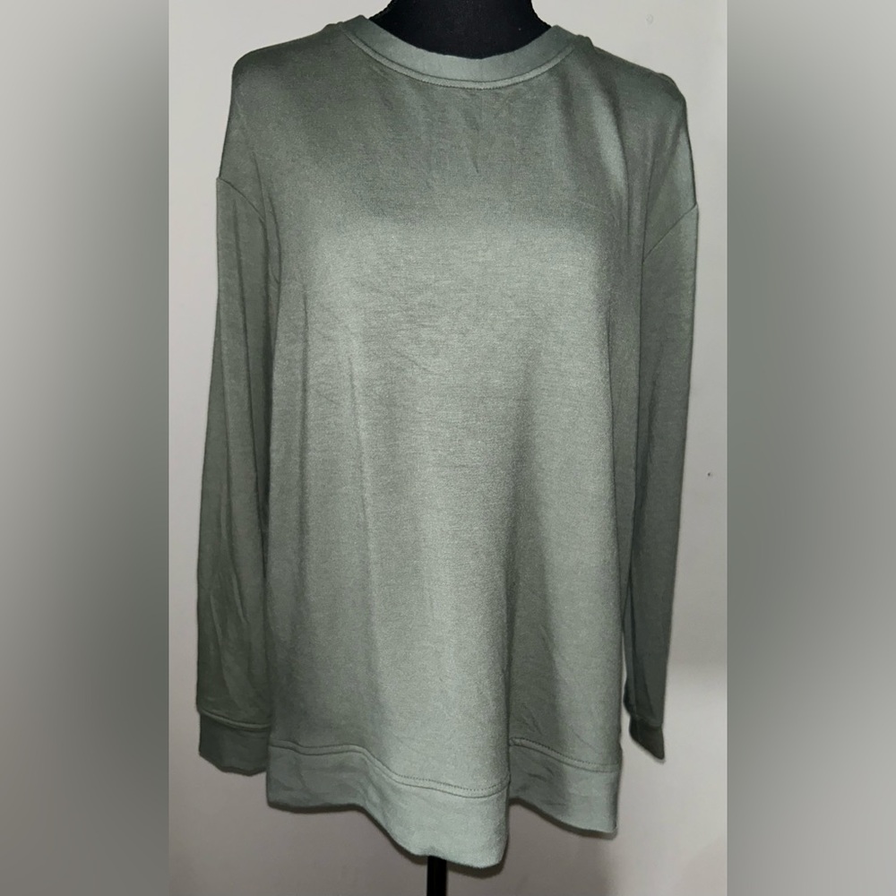 Orvis Women’s Soft Cozy Crewneck Pullover Green. Womens small. Oversized